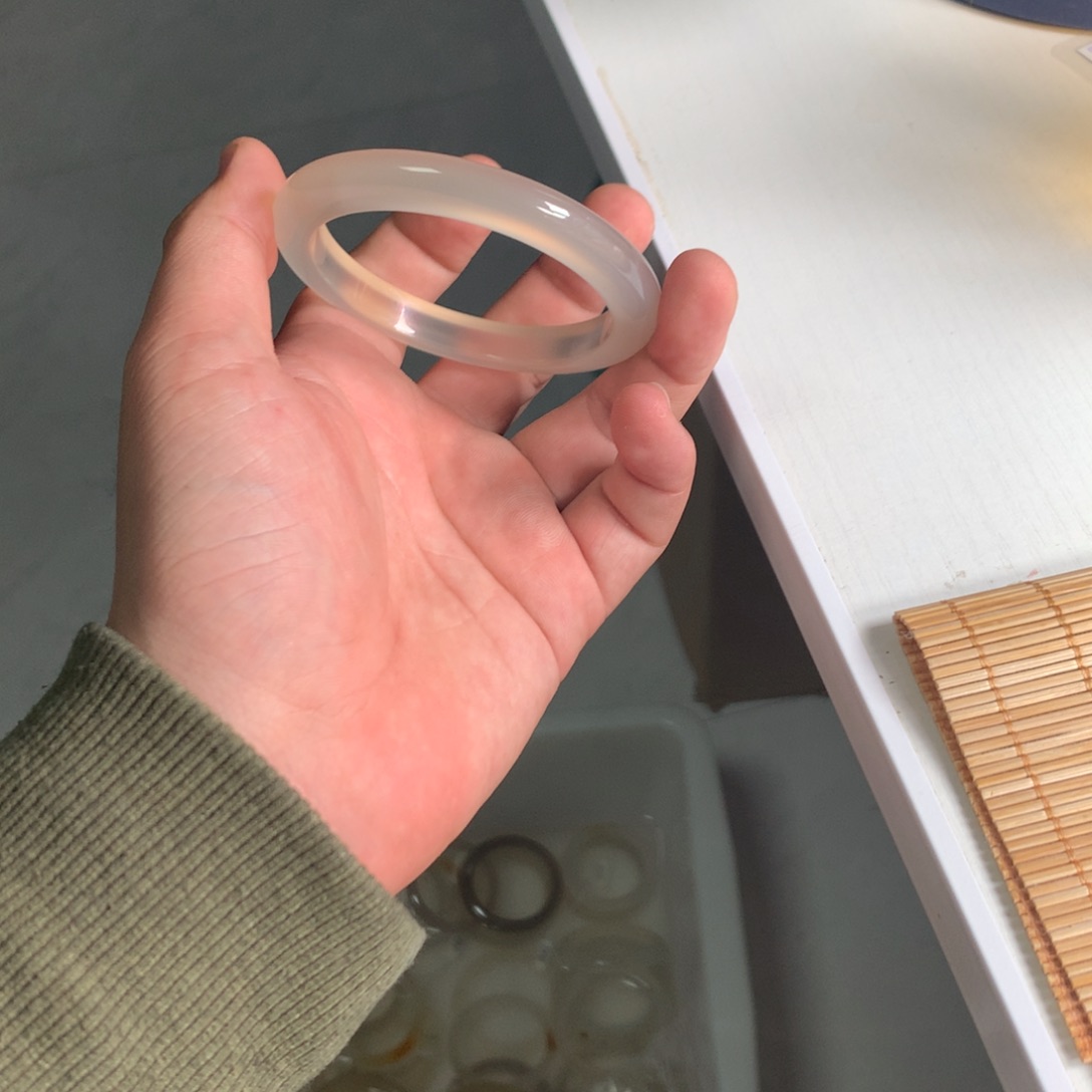 玛瑙/玉髓手镯未镶嵌偷***我