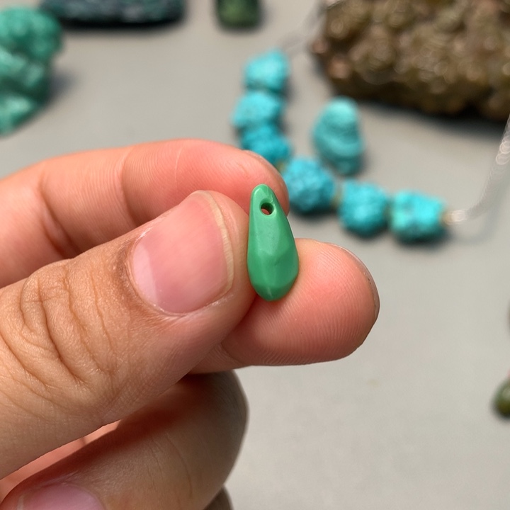 绿松石未镶嵌颈饰