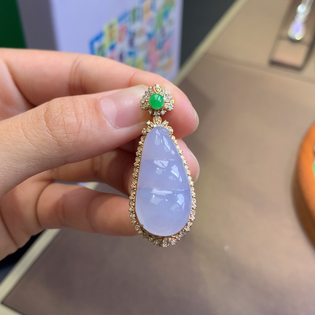 翡翠18K金镶嵌颈饰翡翠