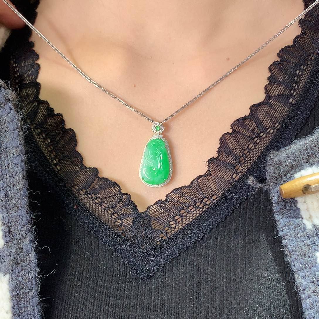 翡翠吊坠(赠链)18K金镶嵌