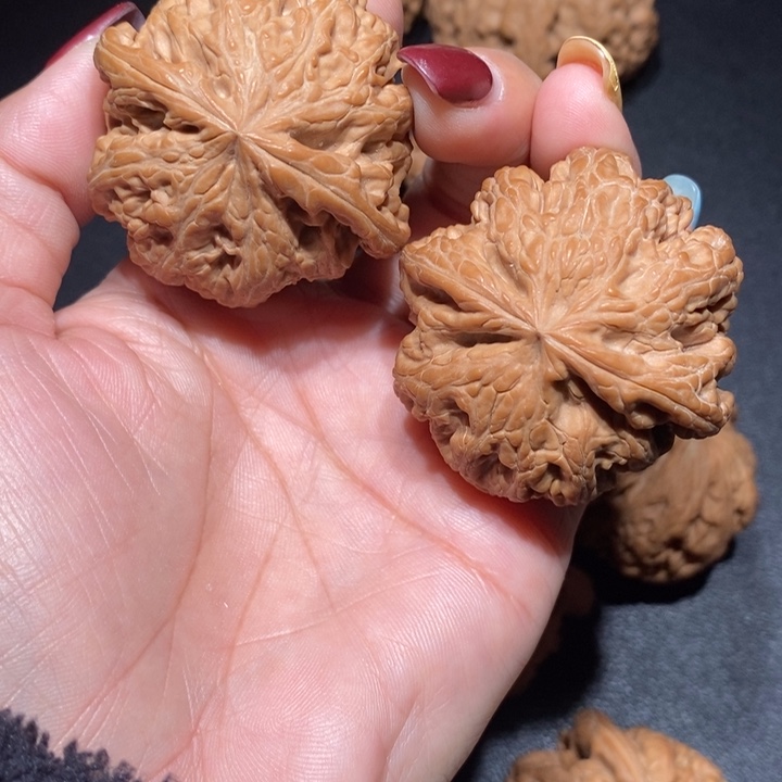 天***司文玩核桃吊坠大粗筋