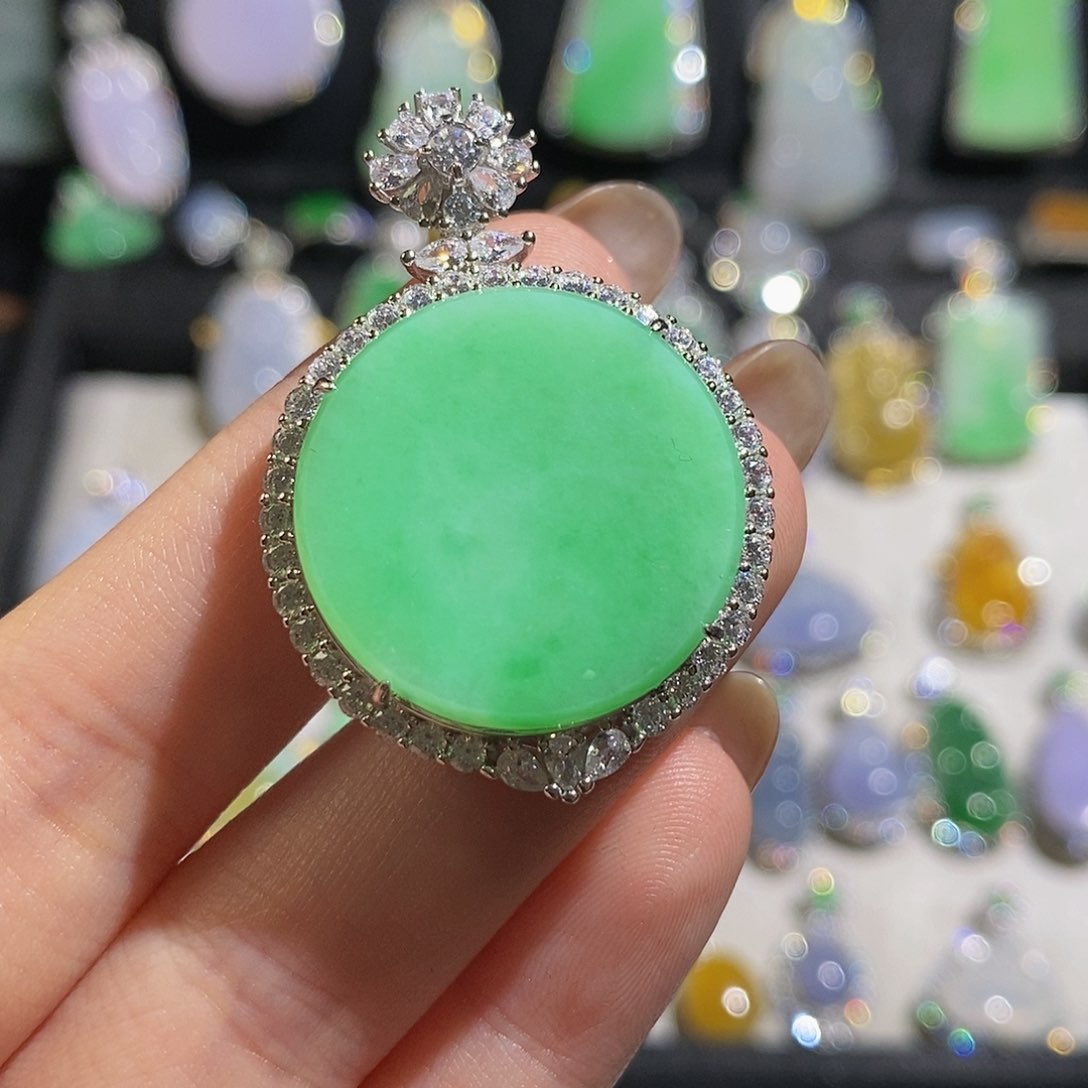 翡翠颈饰银S925镶嵌天然翡翠