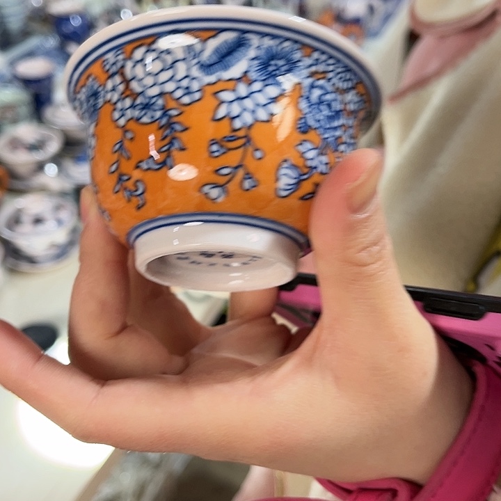 瓷片///景德镇陶瓷杯子。红。