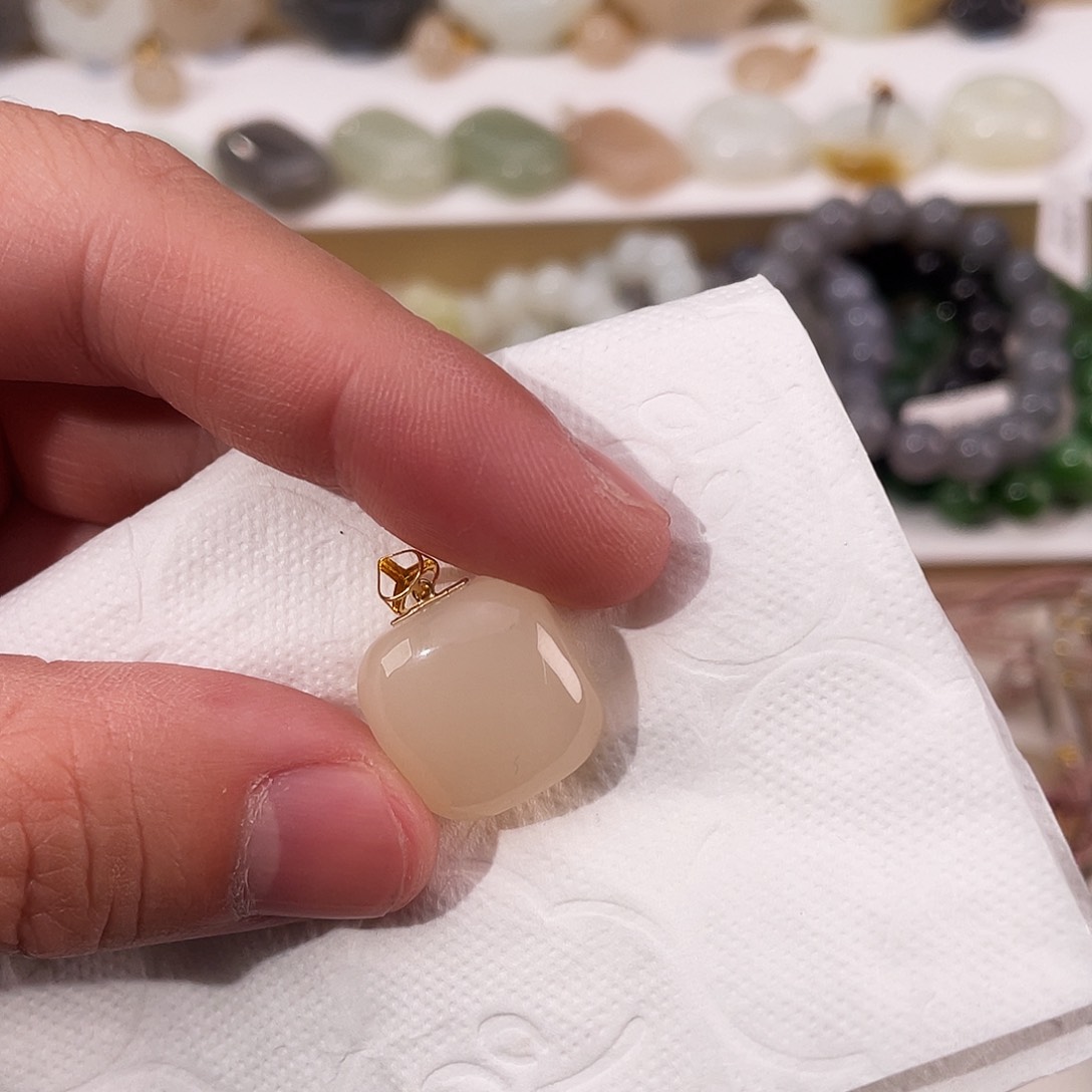 和田玉颈饰未镶嵌用****4