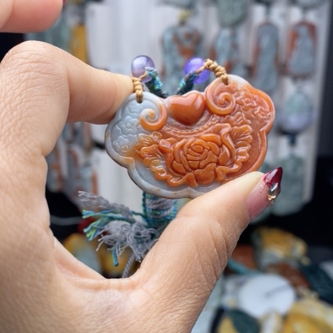 翡翠颈饰未镶嵌翡翠