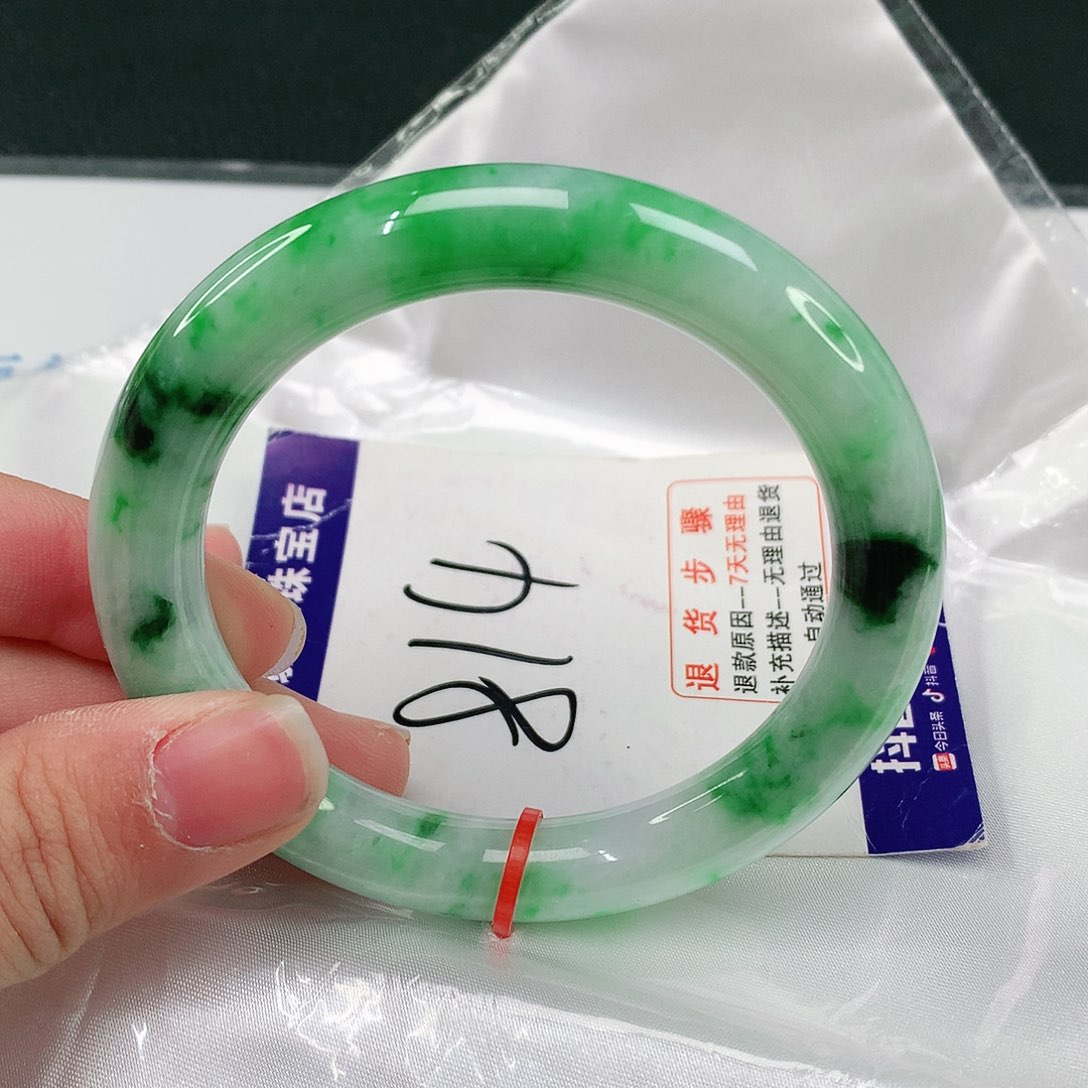 翡翠手镯未镶嵌翡翠