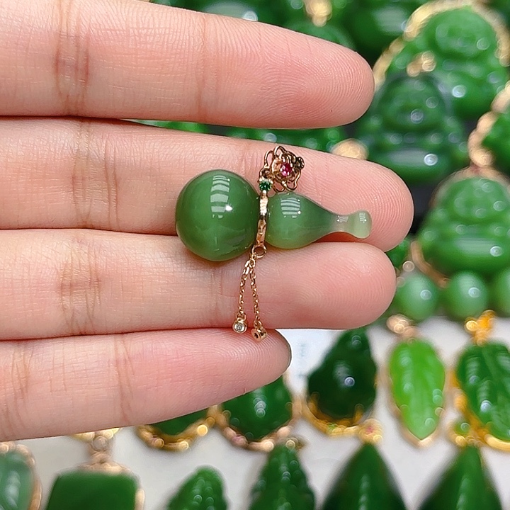 和田玉（碧玉）颈饰18K金镶嵌