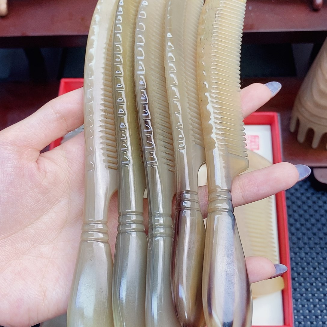 纯手工制作纯牛角梳子