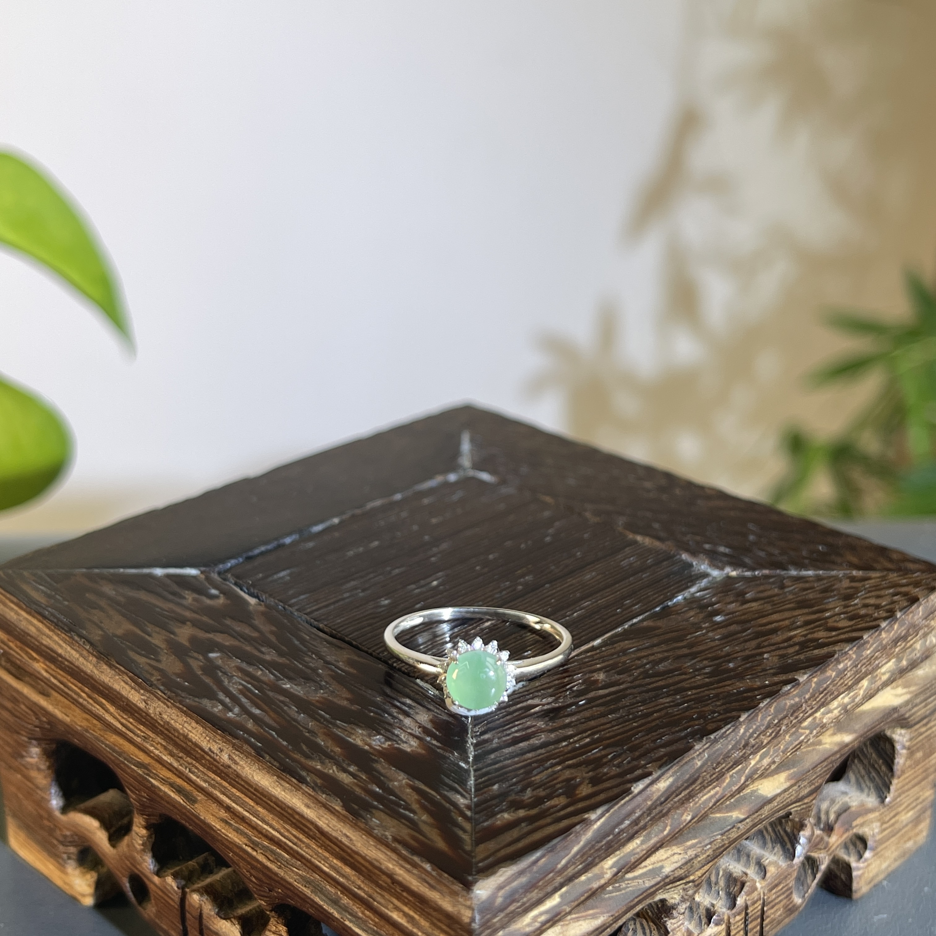 JCW01-103  天然翡翠缅甸A货 18K含钻镶嵌蛋面戒指14#