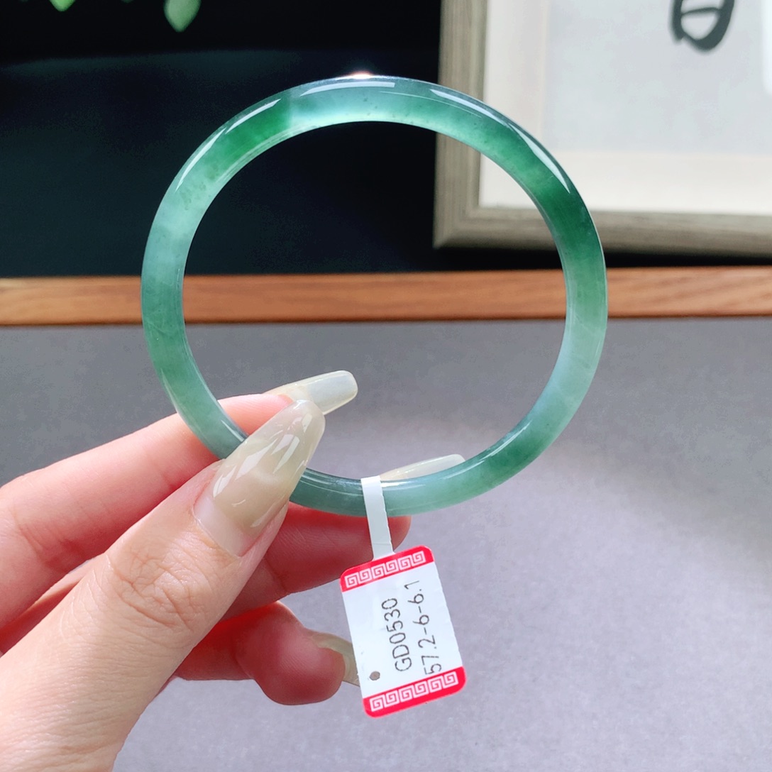 翡翠手镯未镶嵌天然翡翠手镯