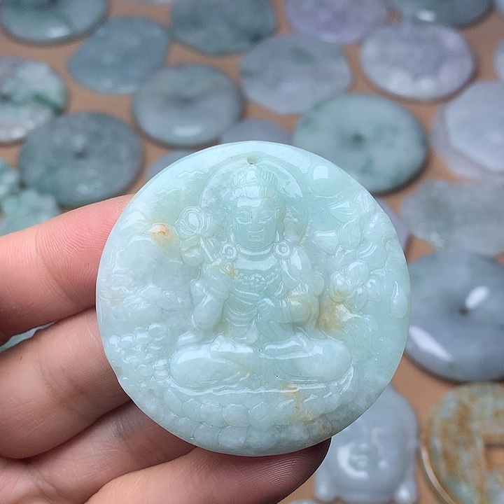 翡翠未镶嵌颈饰大势至