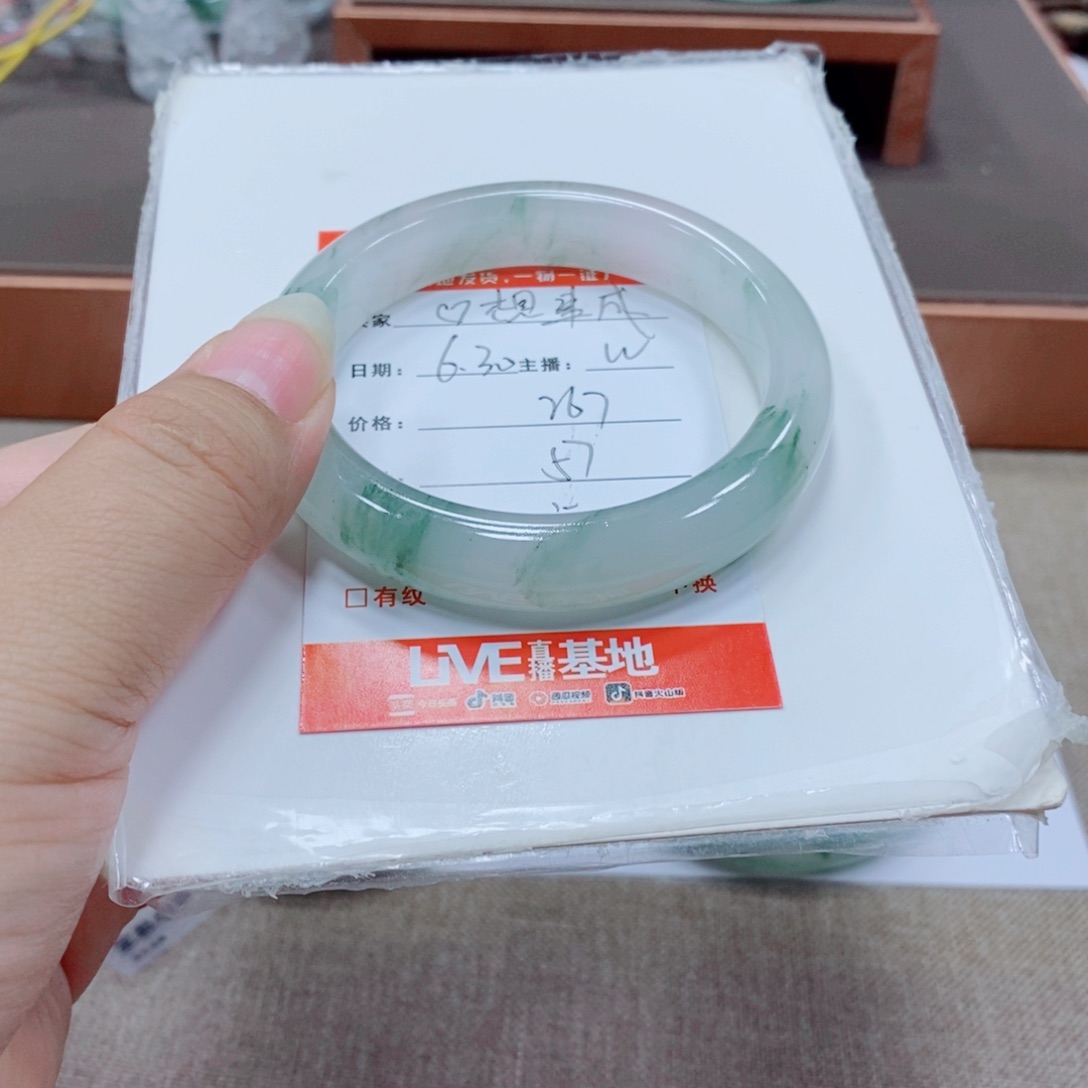 想***成石英岩玉手镯未镶嵌