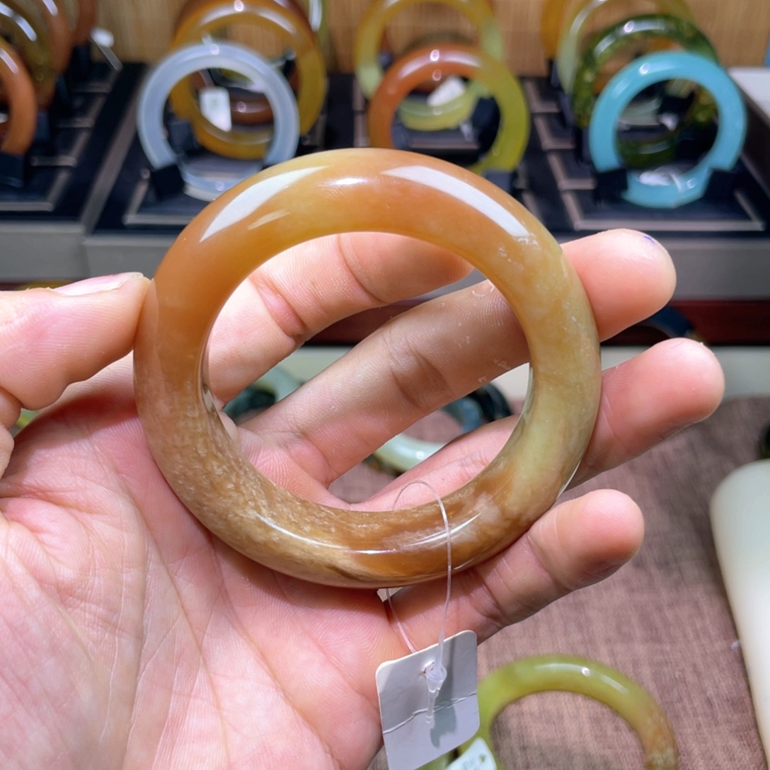 喜***雪蛇纹石玉未镶嵌手镯