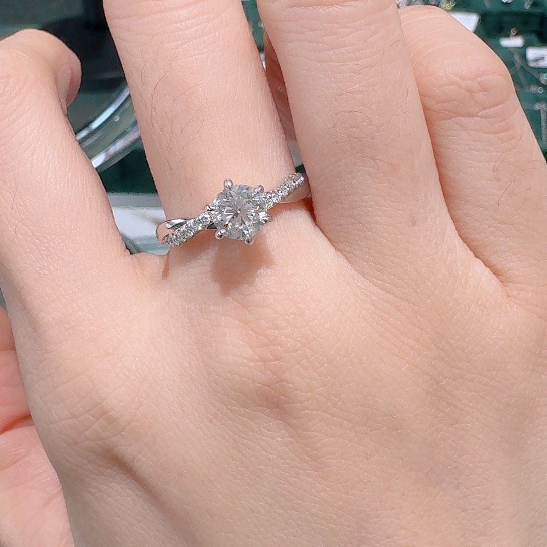 实验室培育钻石18K金镶嵌心***糕14