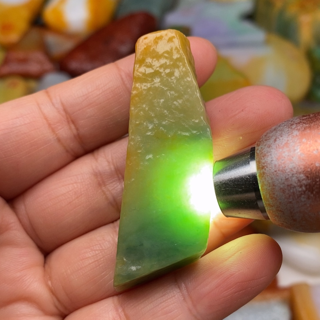 翡翠未镶嵌挂件缅甸的