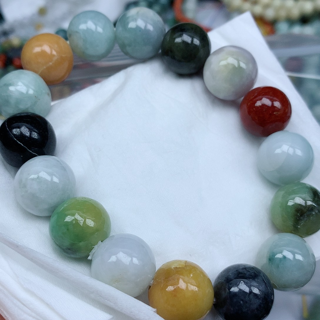 翡翠颈饰未镶嵌珠子 