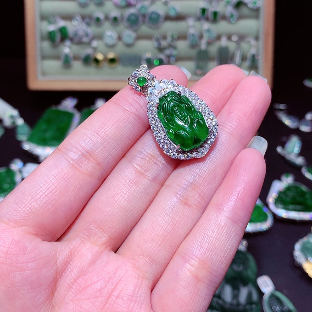【闪购商品】翡翠吊坠(不含链)未镶嵌