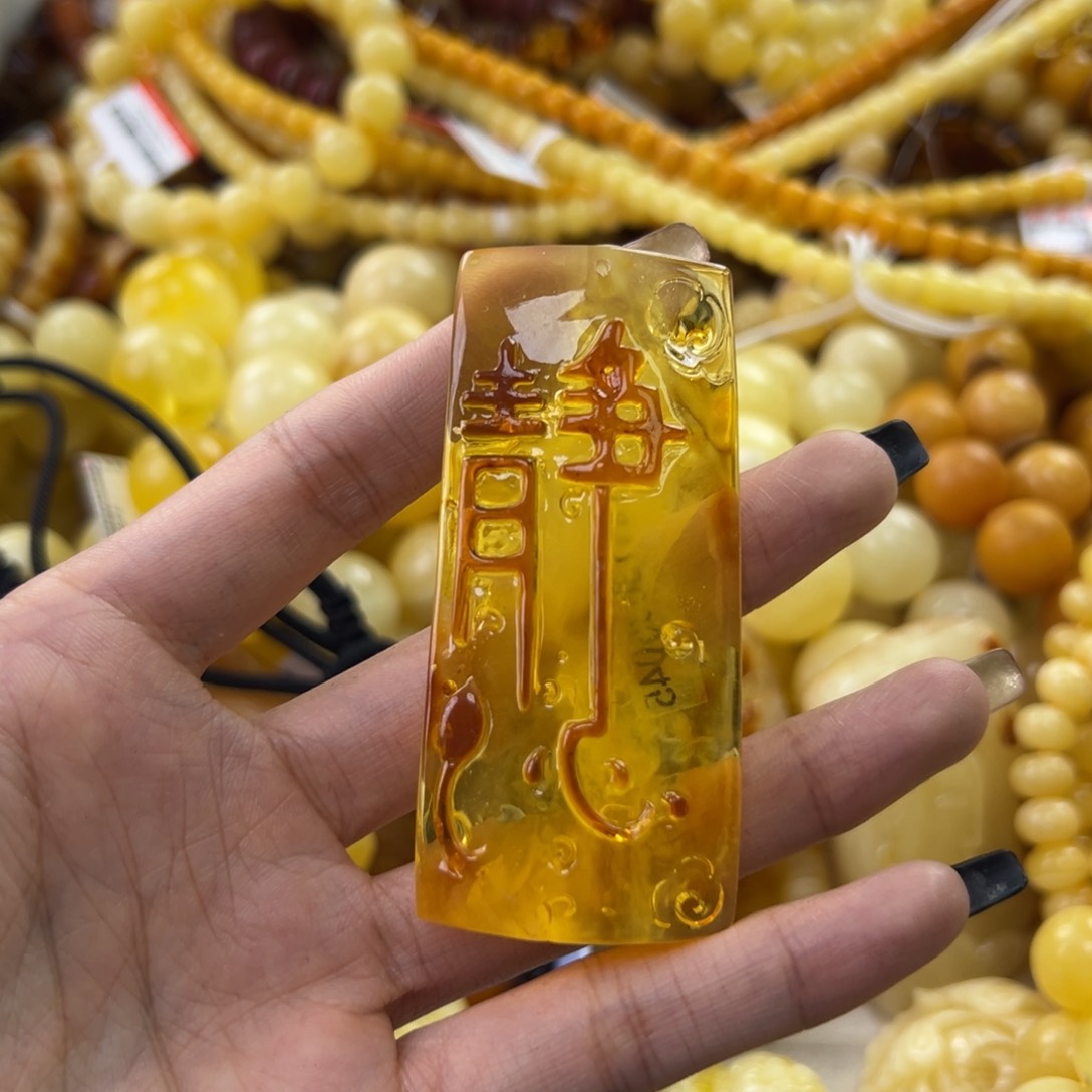 琥珀珠宝奇石未镶嵌