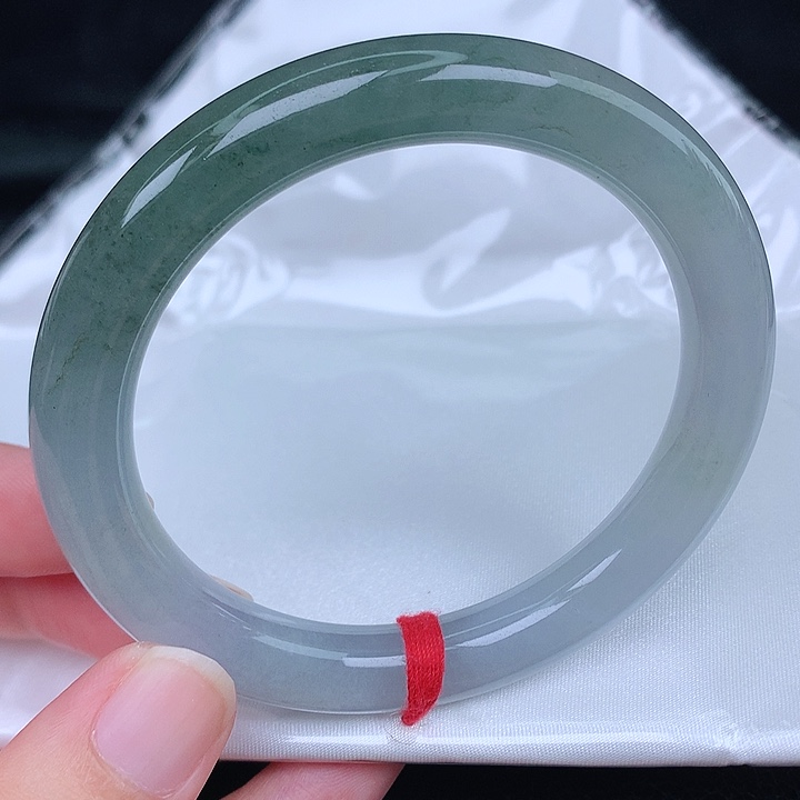 未镶嵌手镯（圆镯）翡翠天然