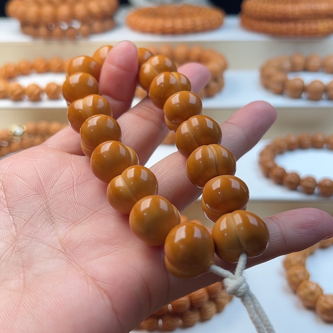 珍***口吊坠猴头核桃屁桃