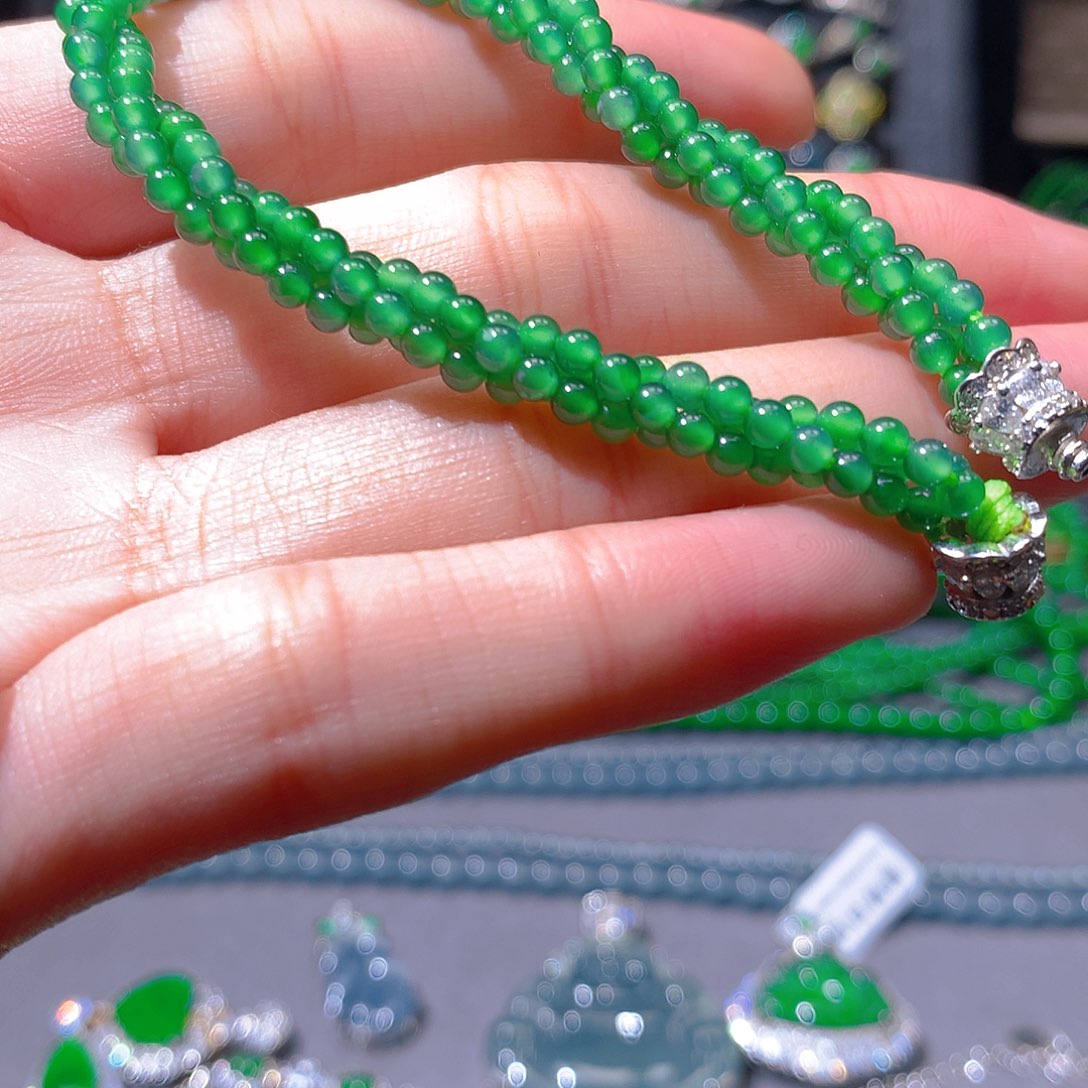 翡翠耳饰未镶嵌天然翡翠