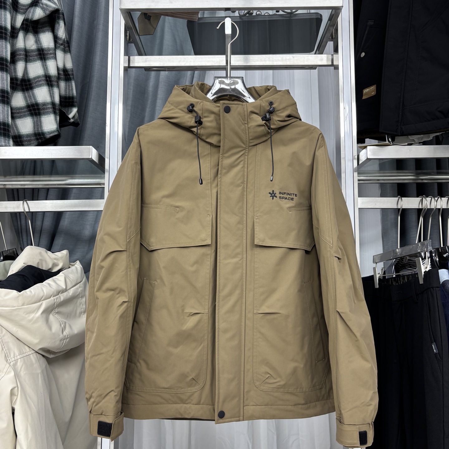 W942冬季男款工装风连帽羽绒服时尚保暖防风休闲户外多场景适配