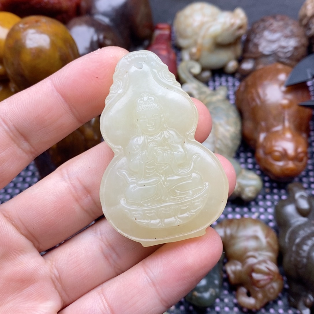 蛇纹石玉未镶嵌颈饰