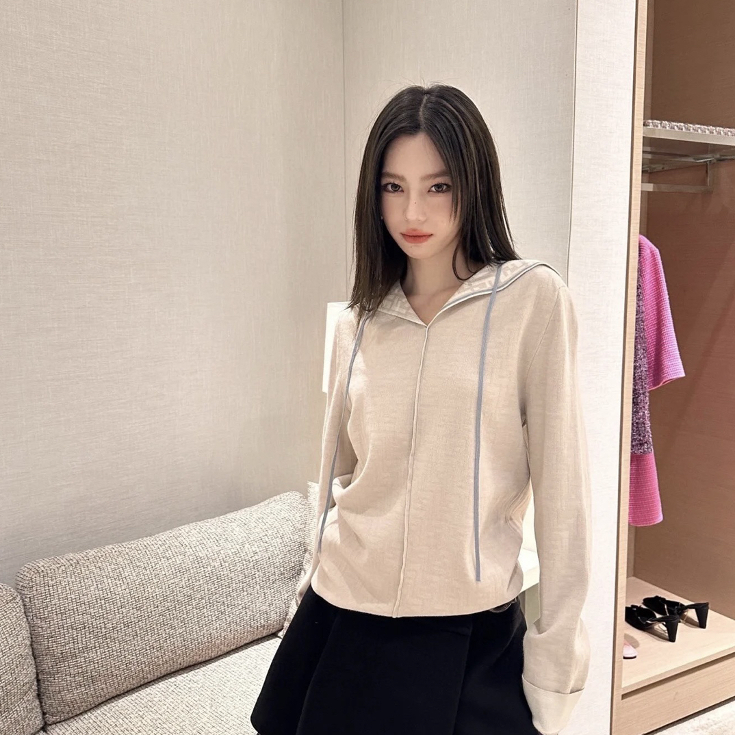 99新 FENDI/芬迪 D500360/内里双F满印连帽针织衫/ 42码