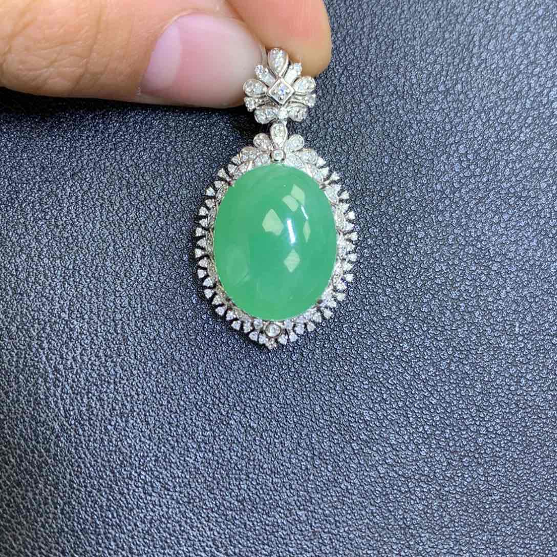 翡翠颈饰18K金镶嵌翡翠