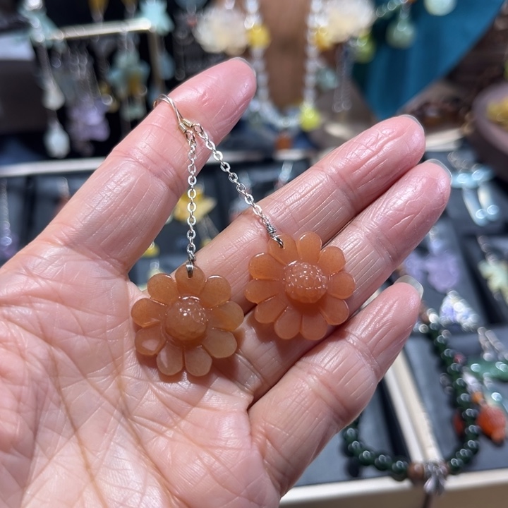 蛇纹石玉未镶嵌耳饰