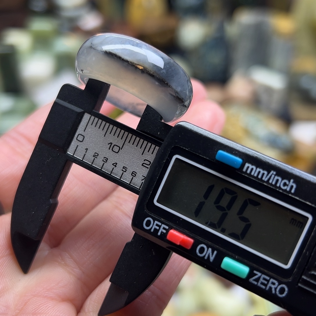 岫玉未镶嵌颈饰岫玉水墨半色19.5有点点纹