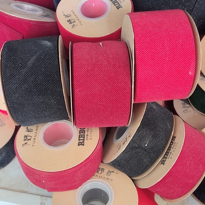 6和4的斜纹绒酒红黑色大红各10码