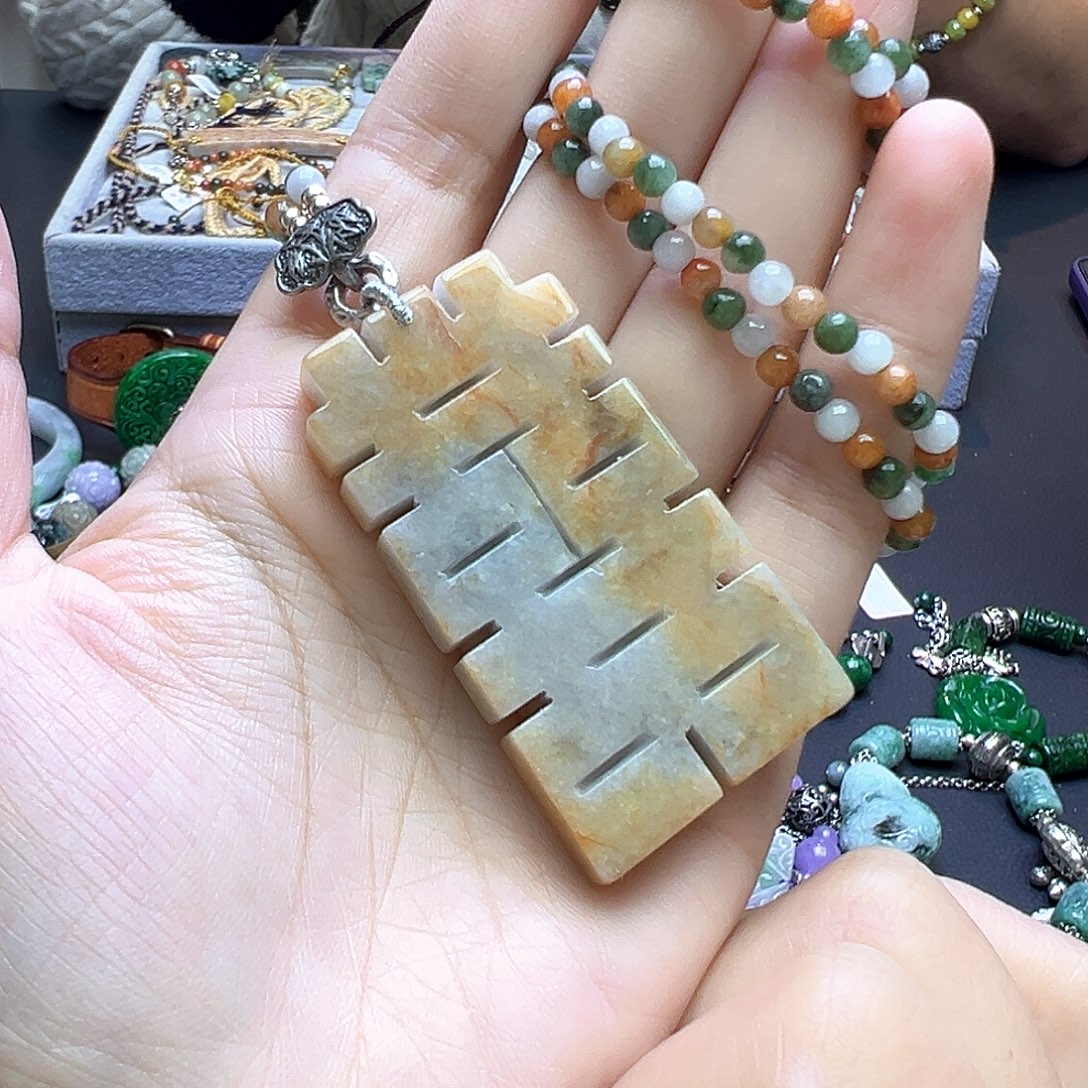 翡翠未镶嵌颈饰99