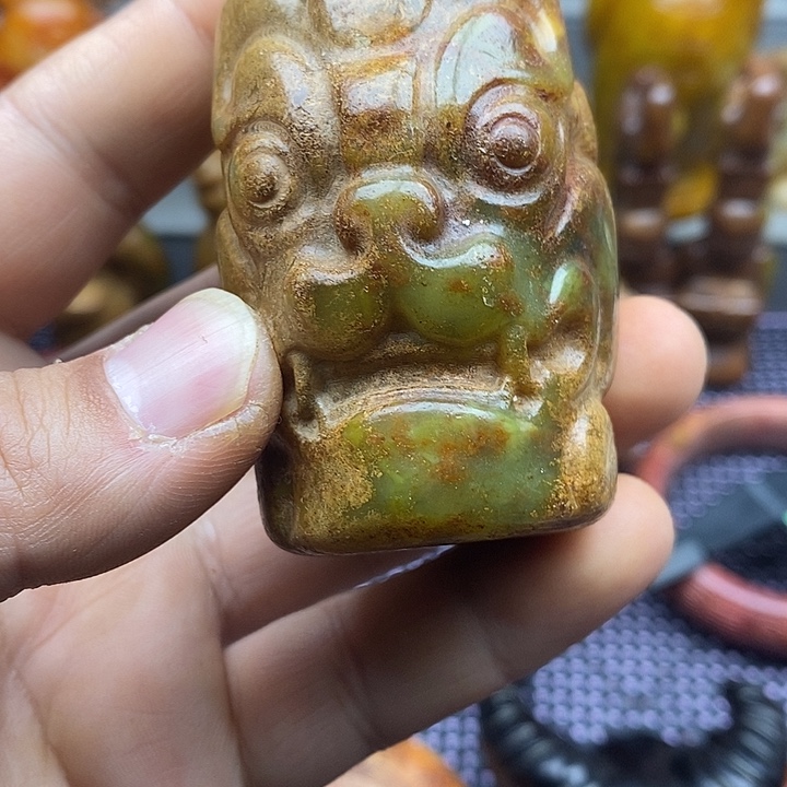 未镶嵌蛇纹石玉颈饰