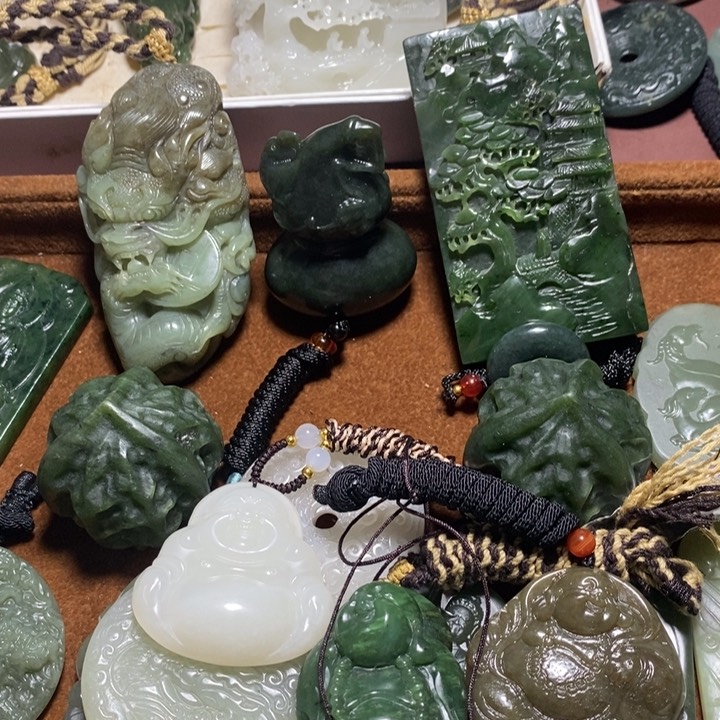 凯***装和田玉未镶嵌珠宝奇石