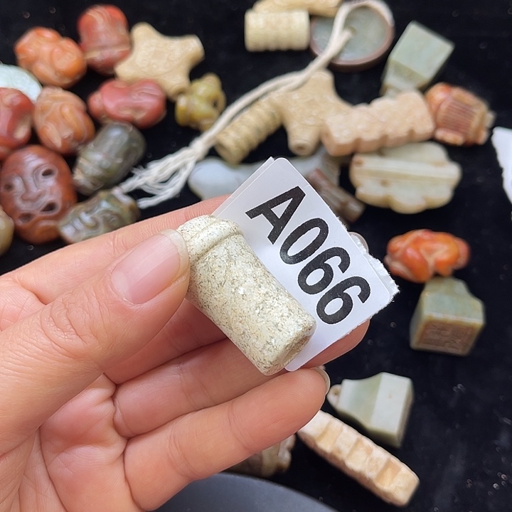 蛇纹石玉未镶嵌挂件