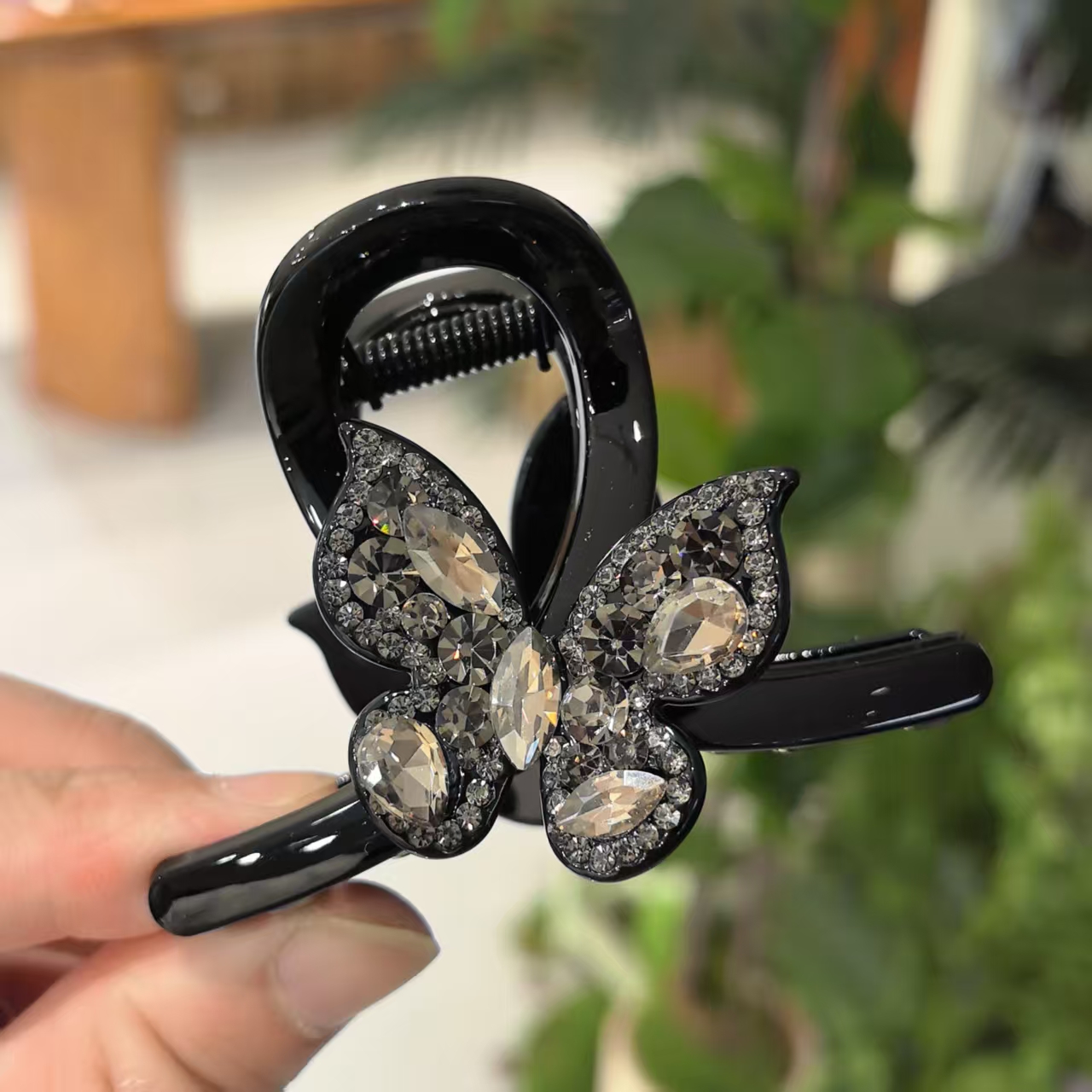 高级感轻奢黑色蝴蝶满钻高八抓夹4905