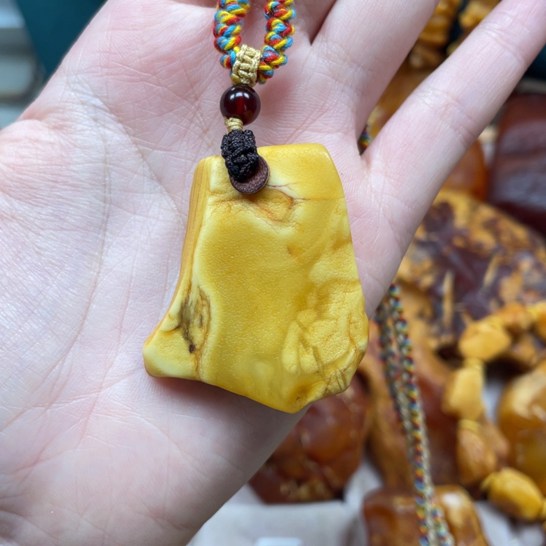 琥珀珠宝奇石未镶嵌