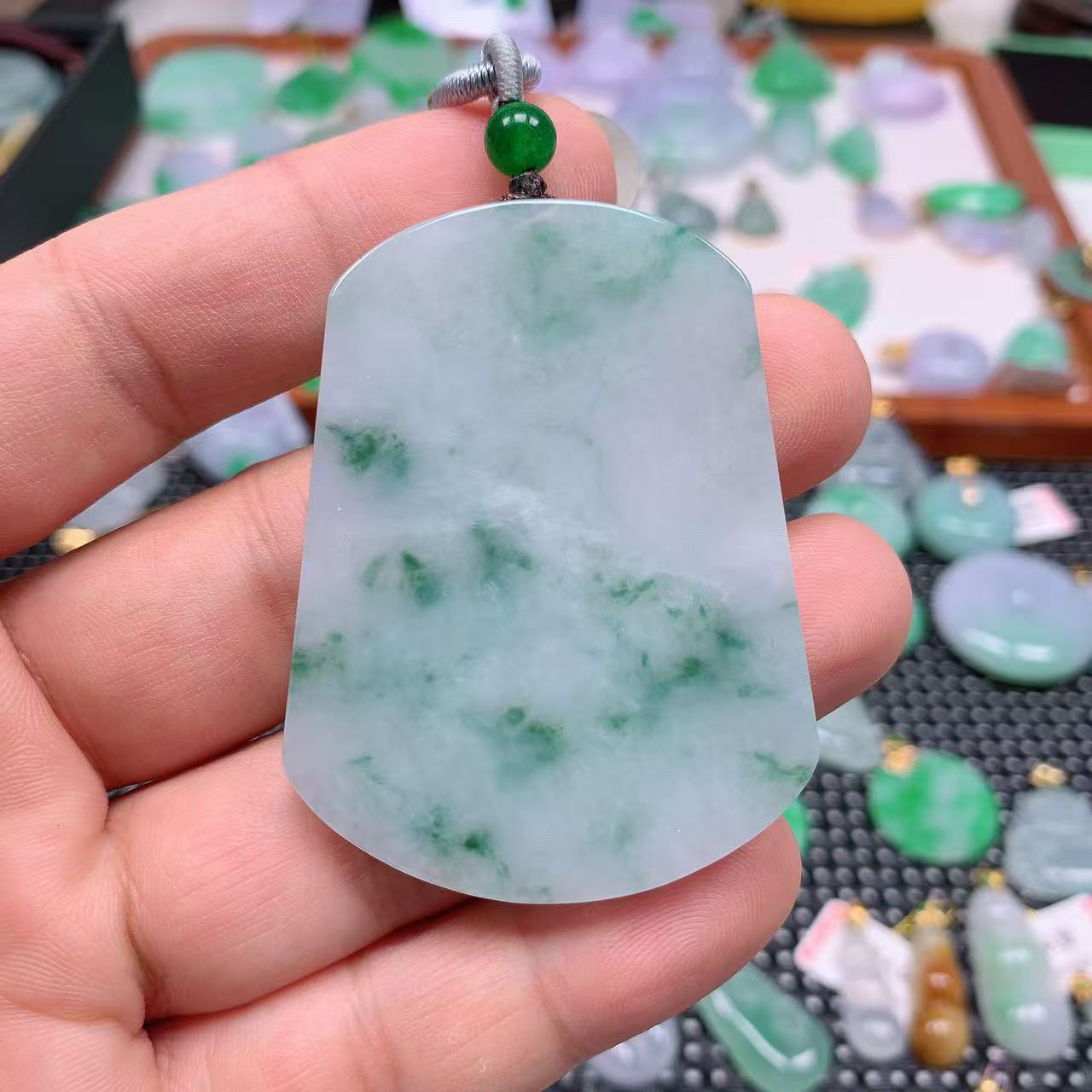 缅甸天然翡翠A货飘花无事牌吊坠36尺寸57.6x43.6x4.2