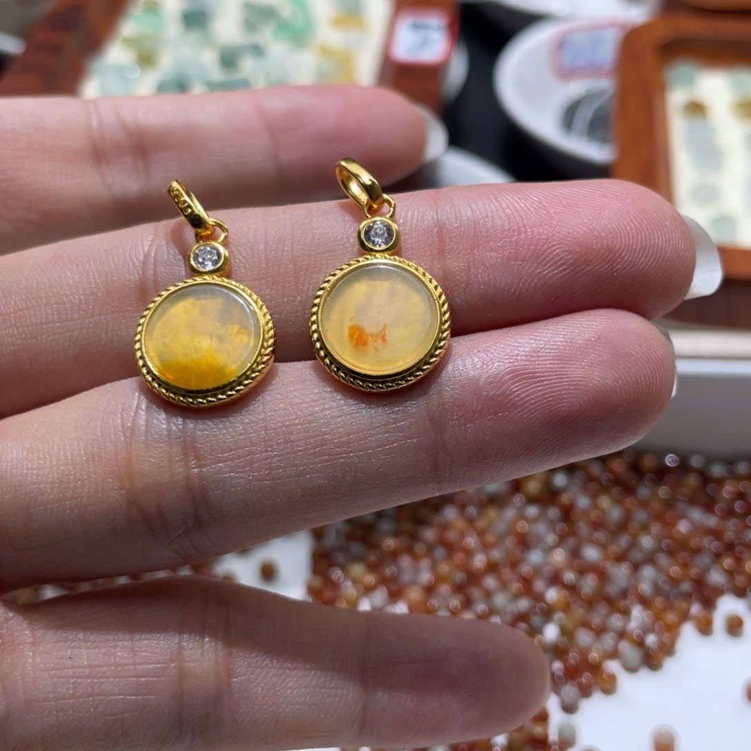 翡翠未镶嵌颈饰吊坠