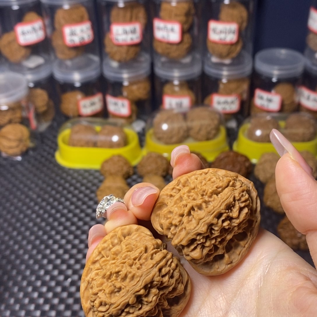 文玩核桃吊坠三角疆42