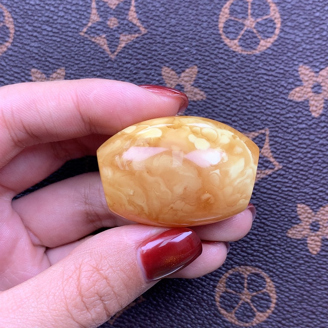 Y***R琥珀未镶嵌珠宝奇石