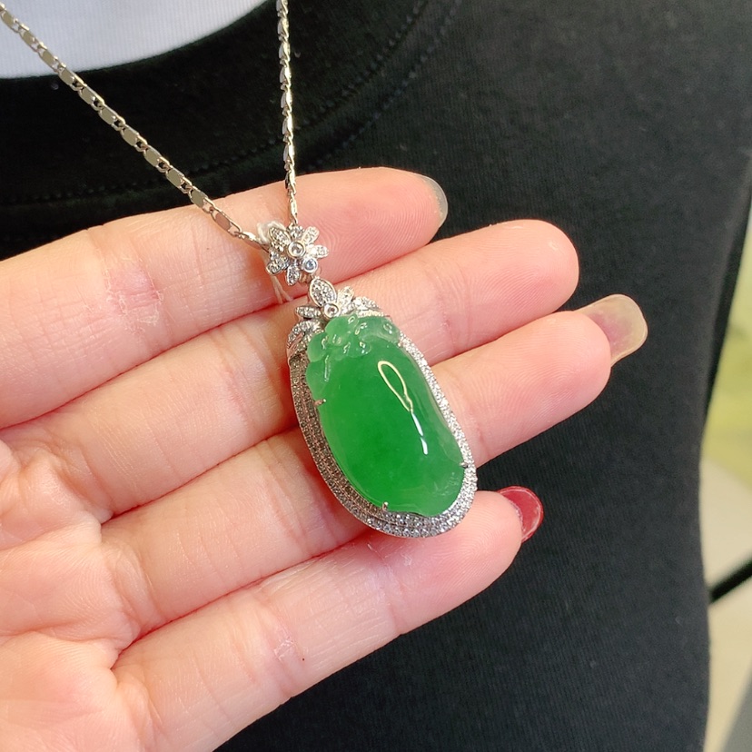 【闪购商品】翡翠吊坠(赠链)18K金镶嵌