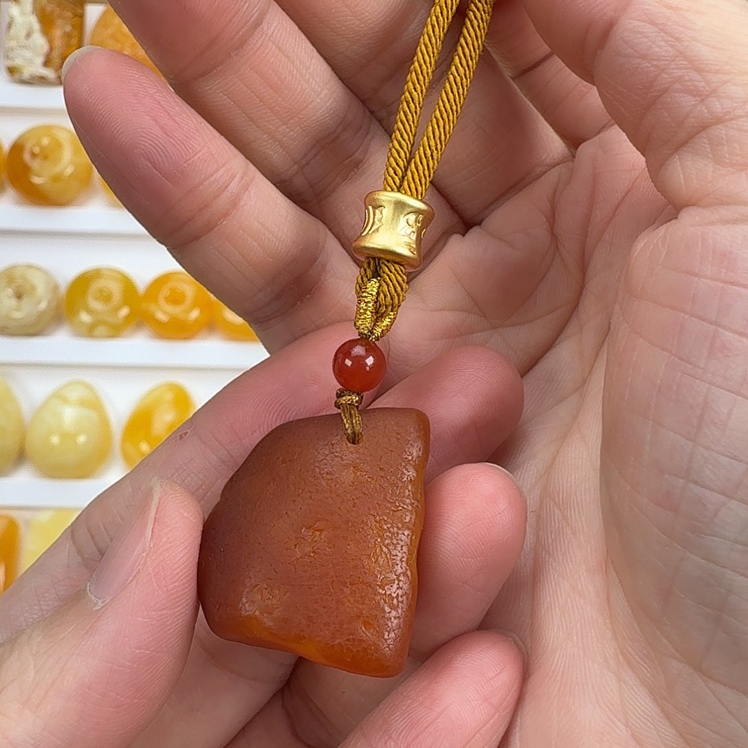 蜜蜡未镶嵌颈饰蜜蜡