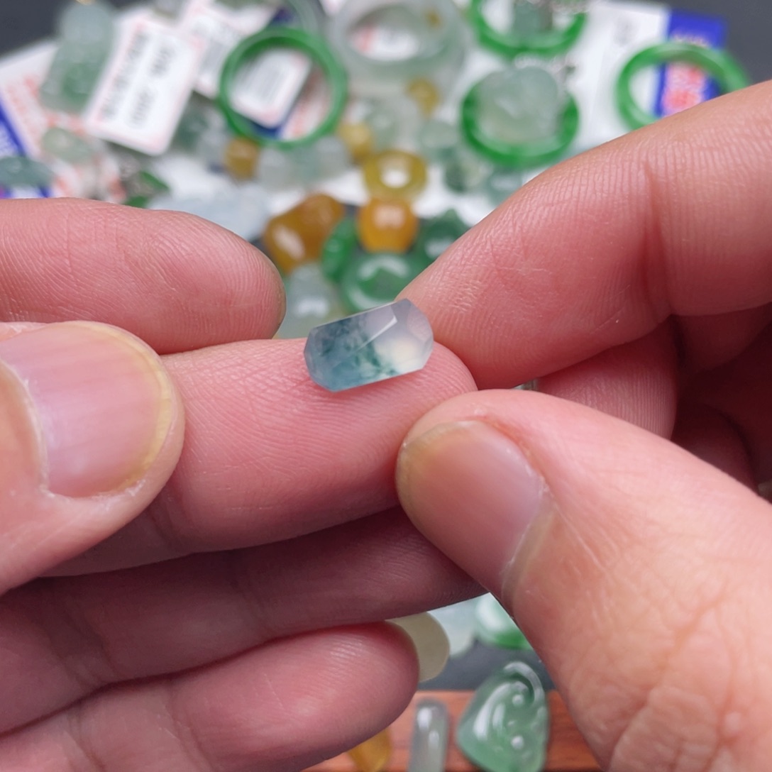 翡翠颈饰未镶嵌缅甸翡翠