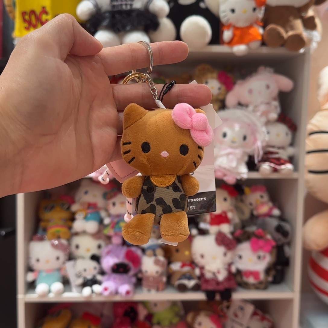 毛绒黑皮迷彩kt挂件