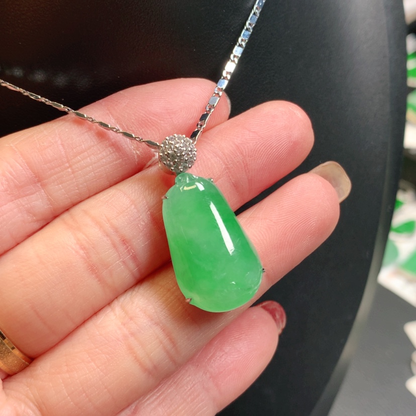 【闪购商品】翡翠吊坠(赠链)18K金镶嵌