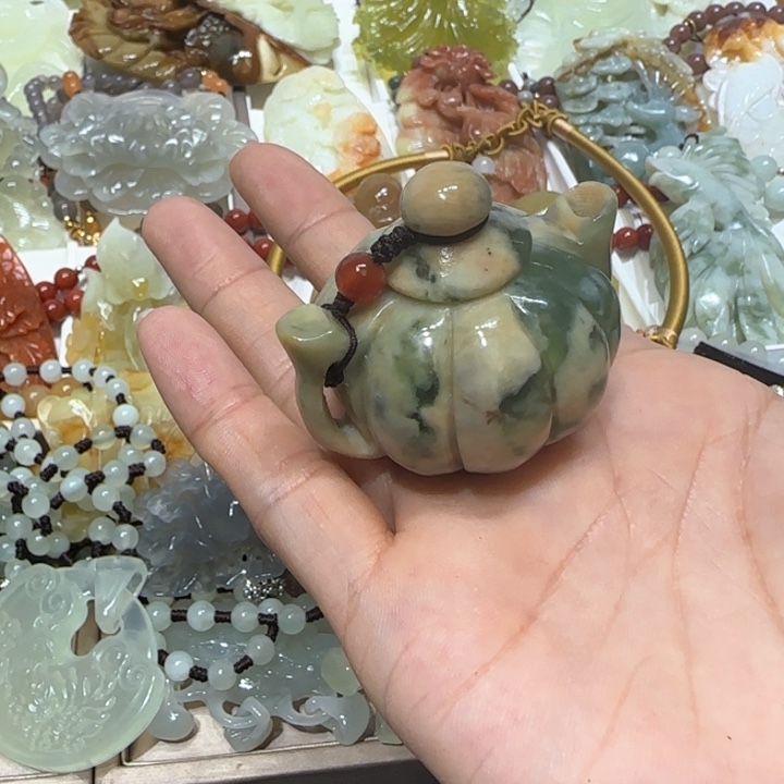 蛇纹石玉吊坠未镶嵌