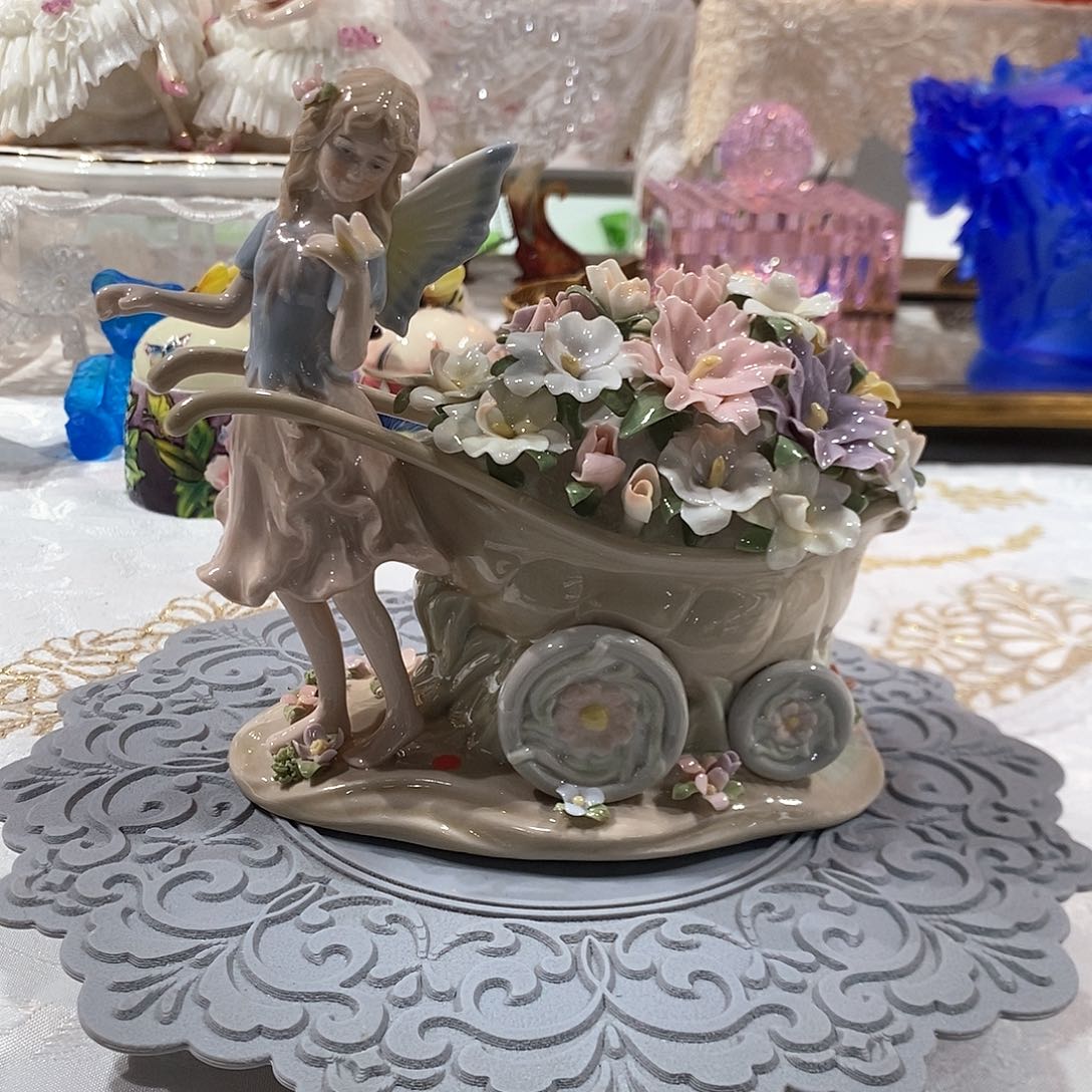 摆件0210骨瓷精灵花车摆件礼盒装