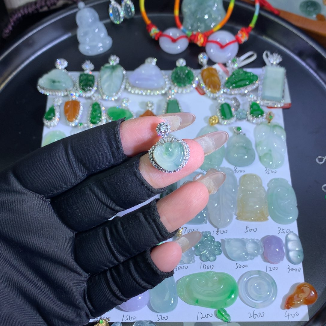 翡翠银S925镶嵌吊坠(不含链)飘花如意锁